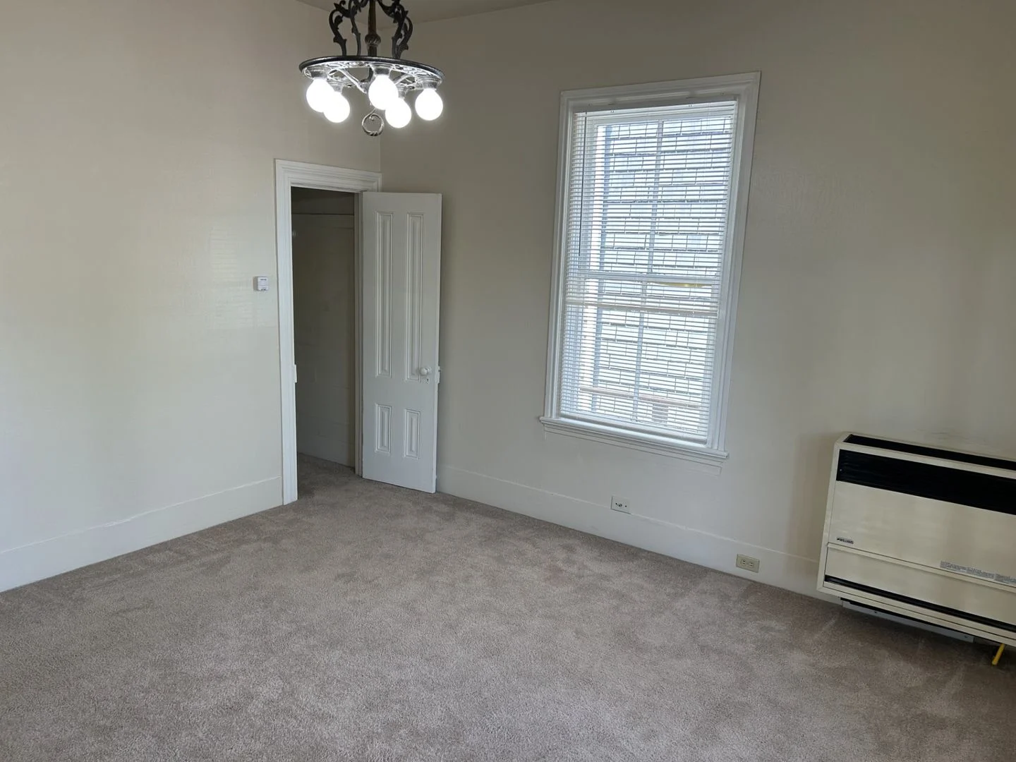 Cozy 1 Bedroom, 1 Bath Unit photo 4