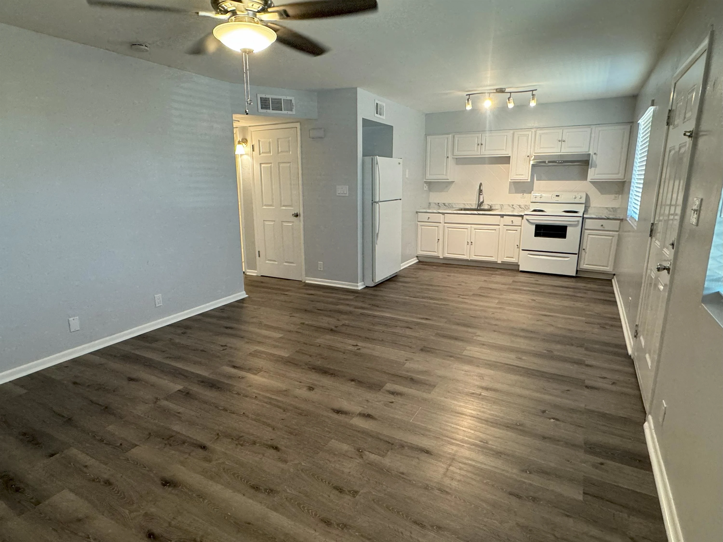 1736 E Virginia Ave photo 2