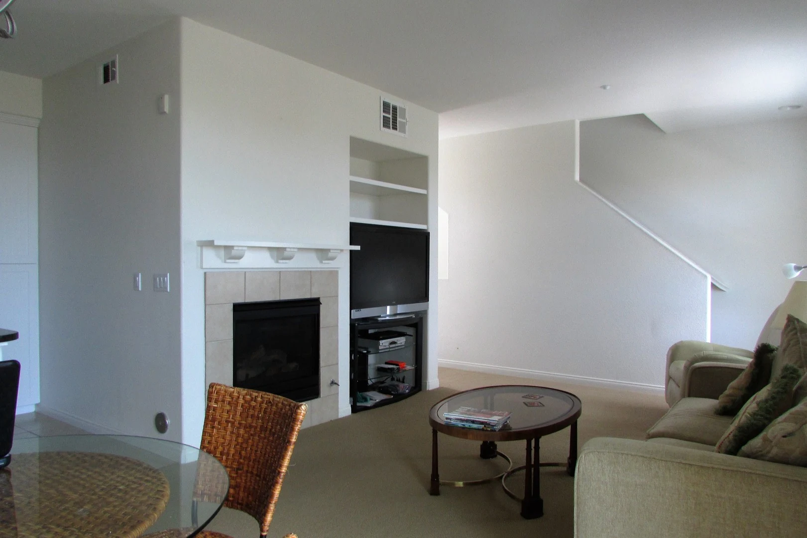 Gated Community - 2 bedroom, 2.5 bath Townhome in the heart of Oceanside photo 3