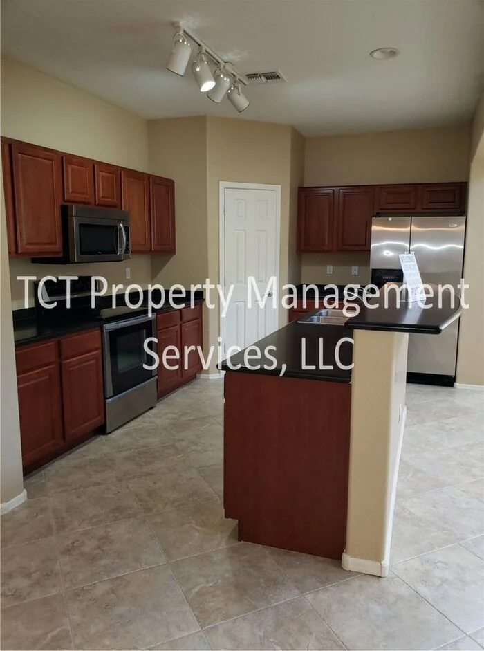 2924 East Crescent Way photo 5