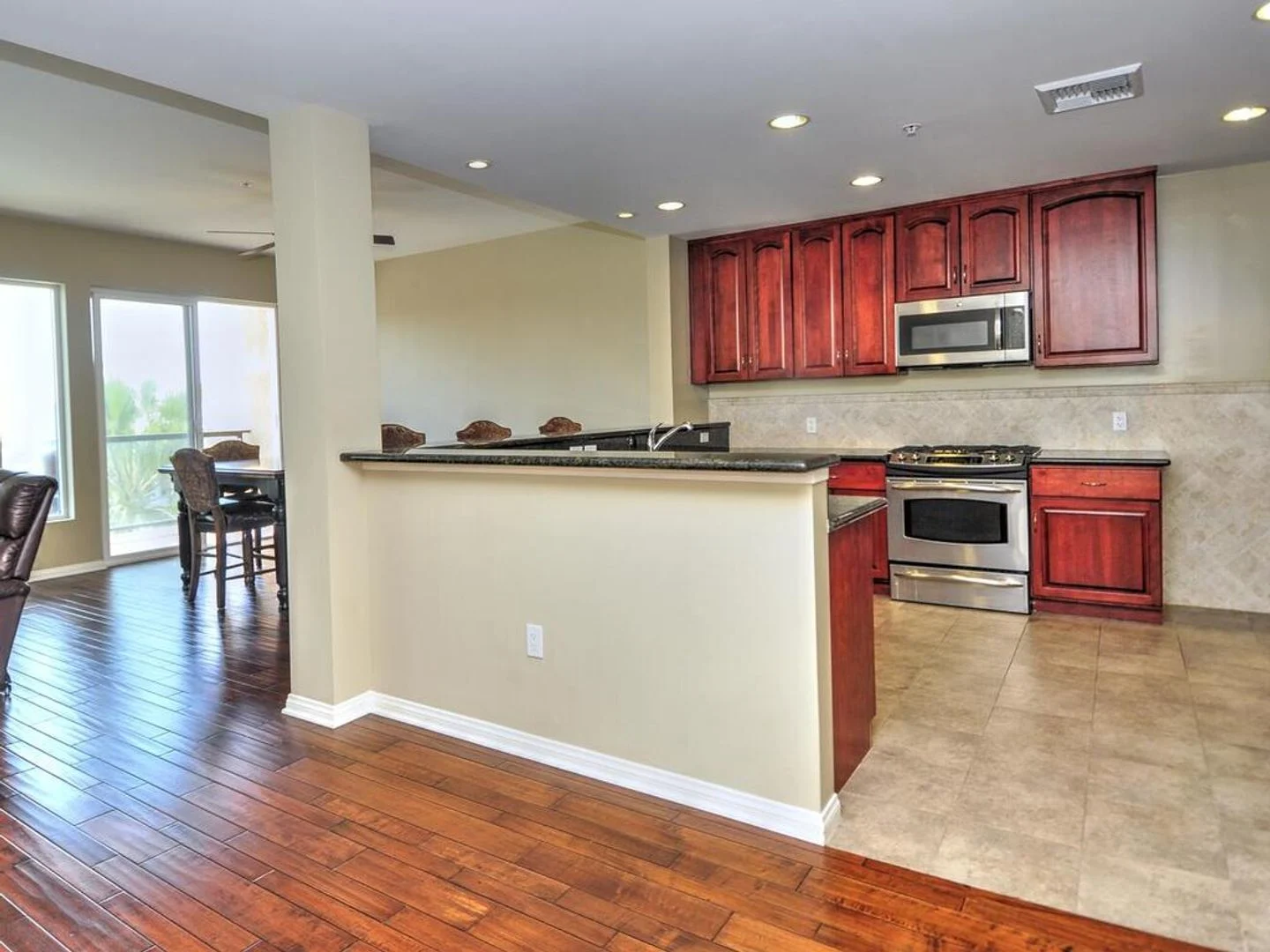 301 Mission Ave Oceanside, CA 92054 photo 3