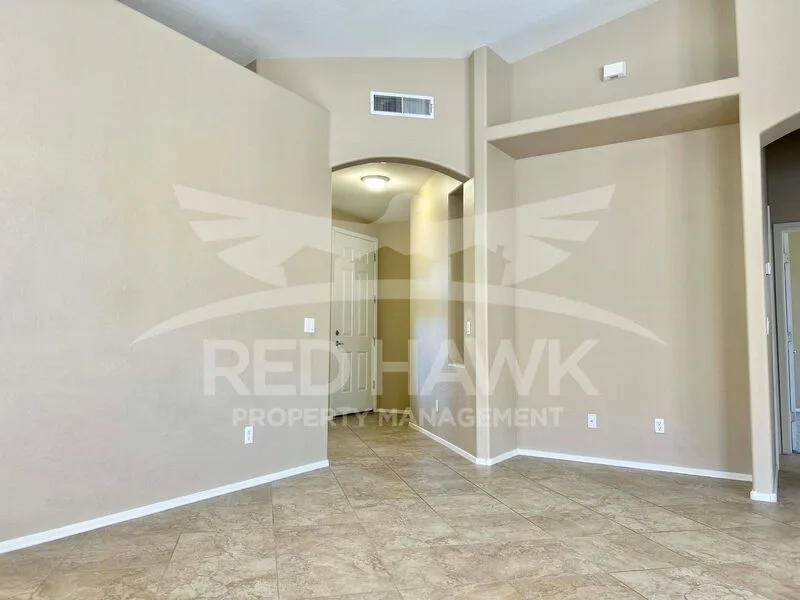 6660 E. Roland St. photo 3