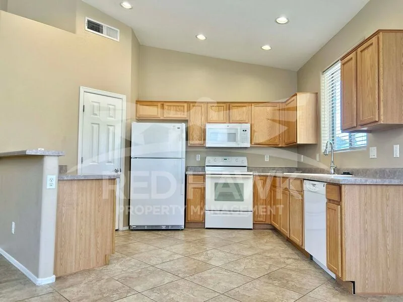 6660 E. Roland St. photo 5