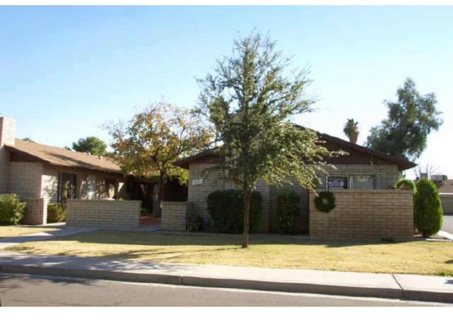 1153 E Vaughn St photo 2