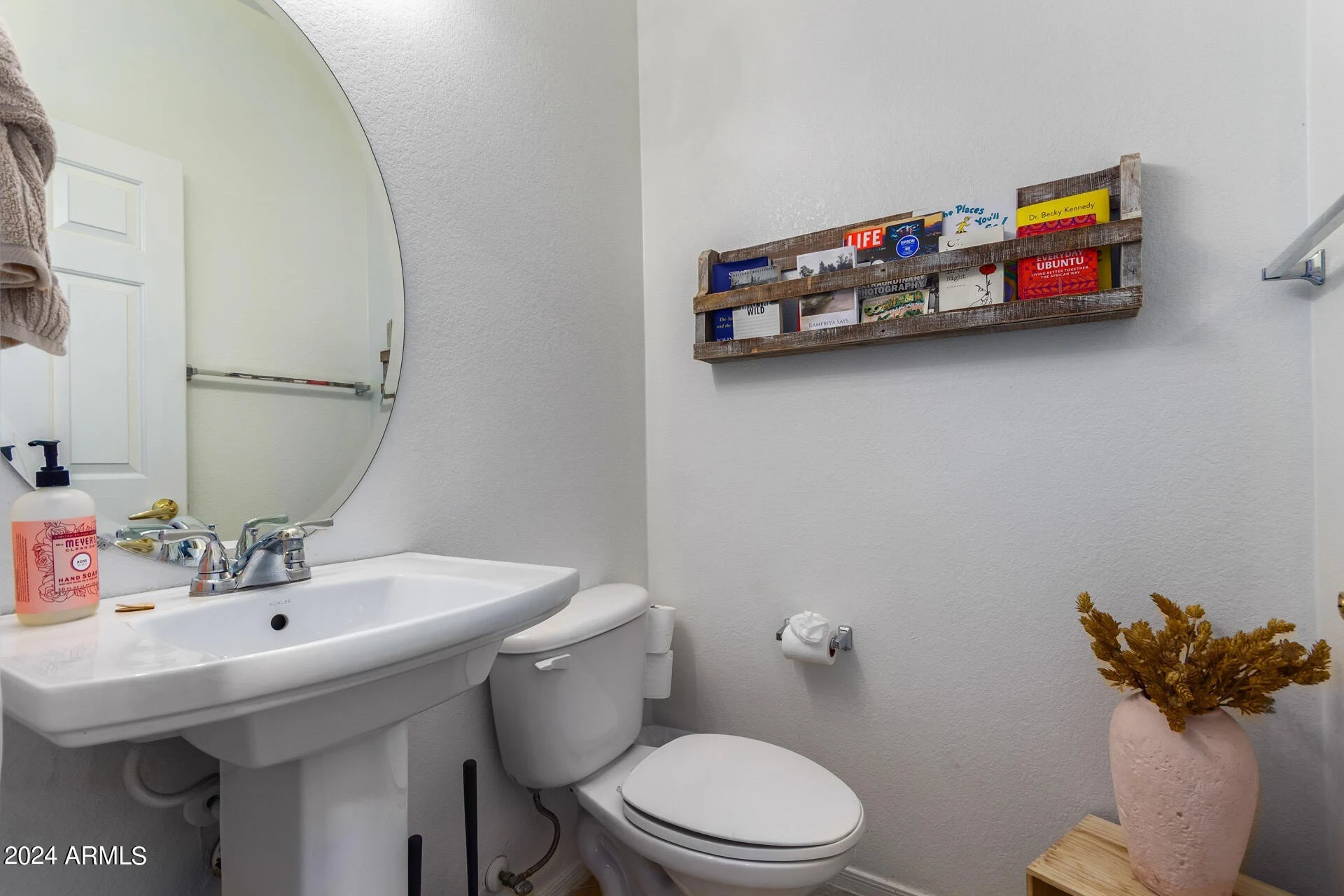 1702 E BELL Road photo 5