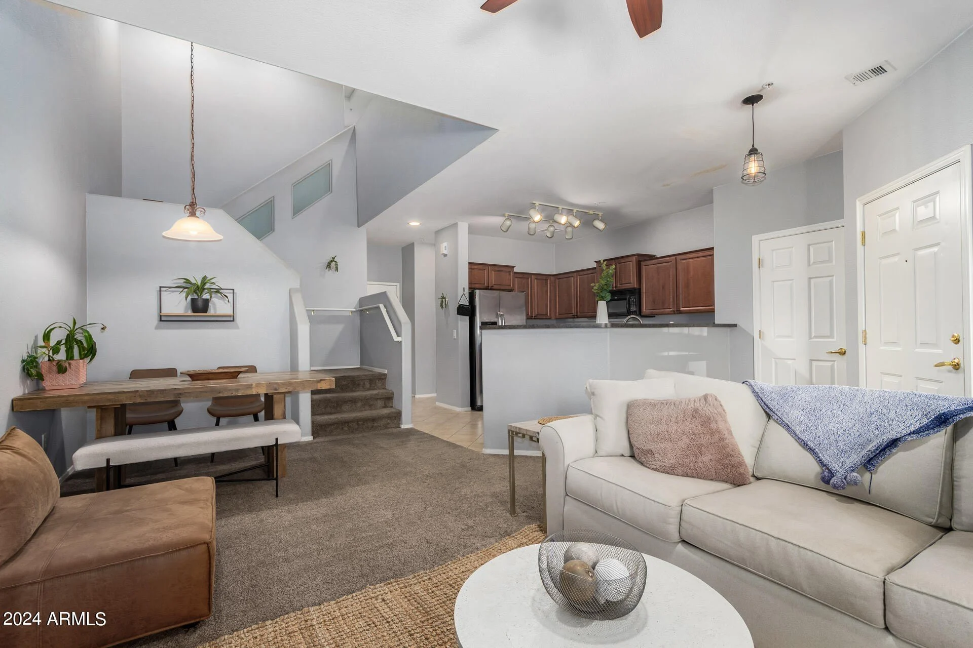 1702 E BELL Road photo 2