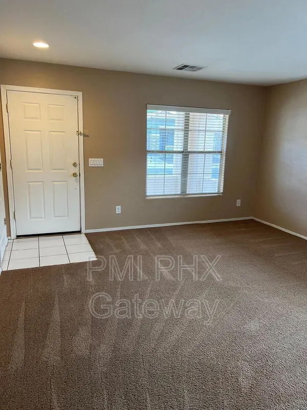 3238 E Elgin St photo 4
