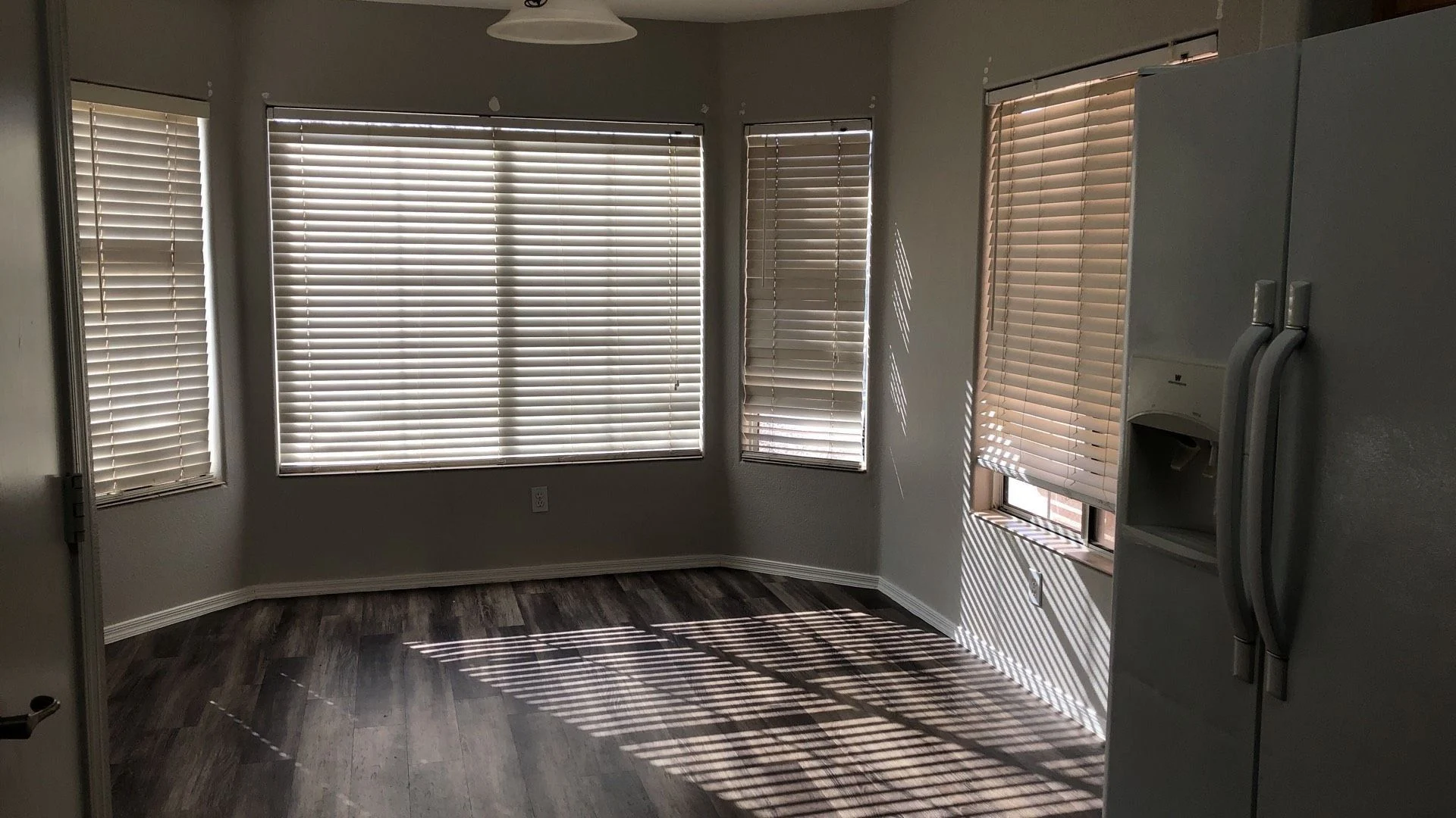 * COMING SOON *THIS IS A STUNNING AND COZY 3 BEDROOM, 2 BATHROOM HOME SINGLE STORY HOME photo 3