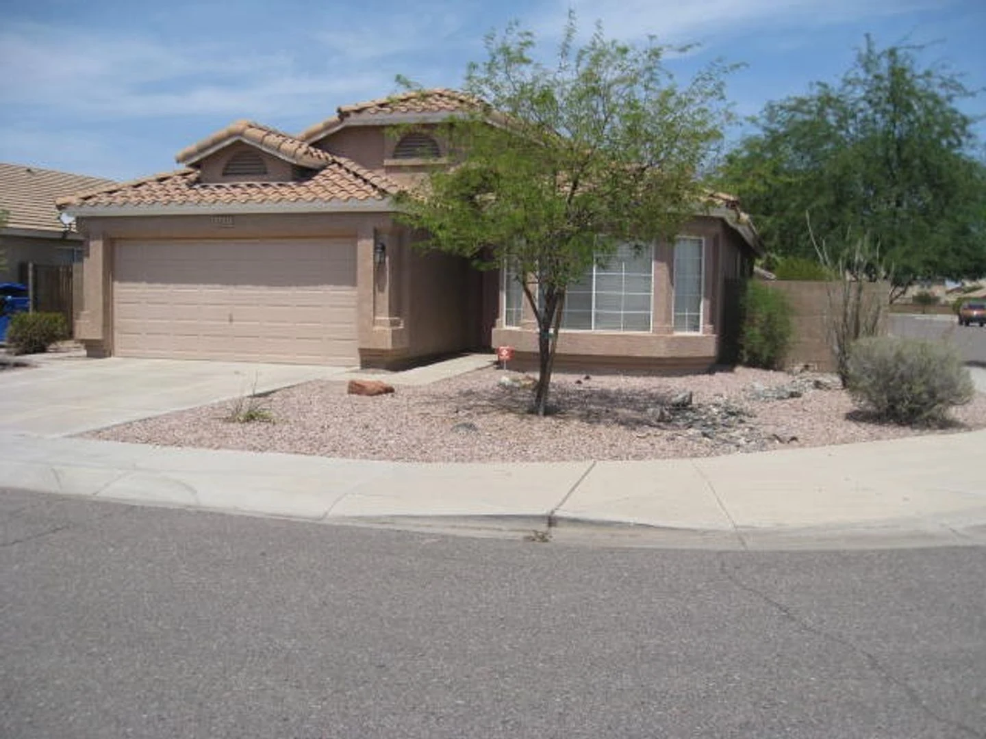 * COMING SOON *THIS IS A STUNNING AND COZY 3 BEDROOM, 2 BATHROOM HOME SINGLE STORY HOME