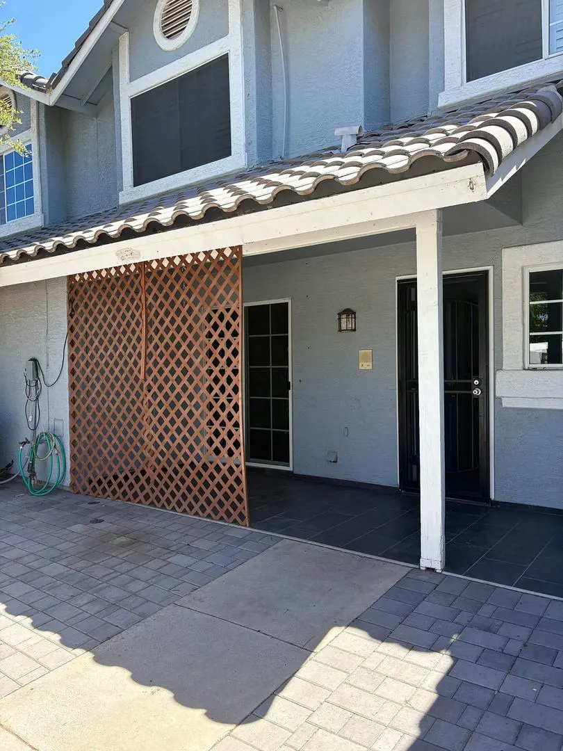 **WONDERFUL & SPACIOUS 3 BEDROOM/2.5 BATHROOM TOWNHOUSE IN CHANDLER (RAY & MCQUEEN)** photo 4