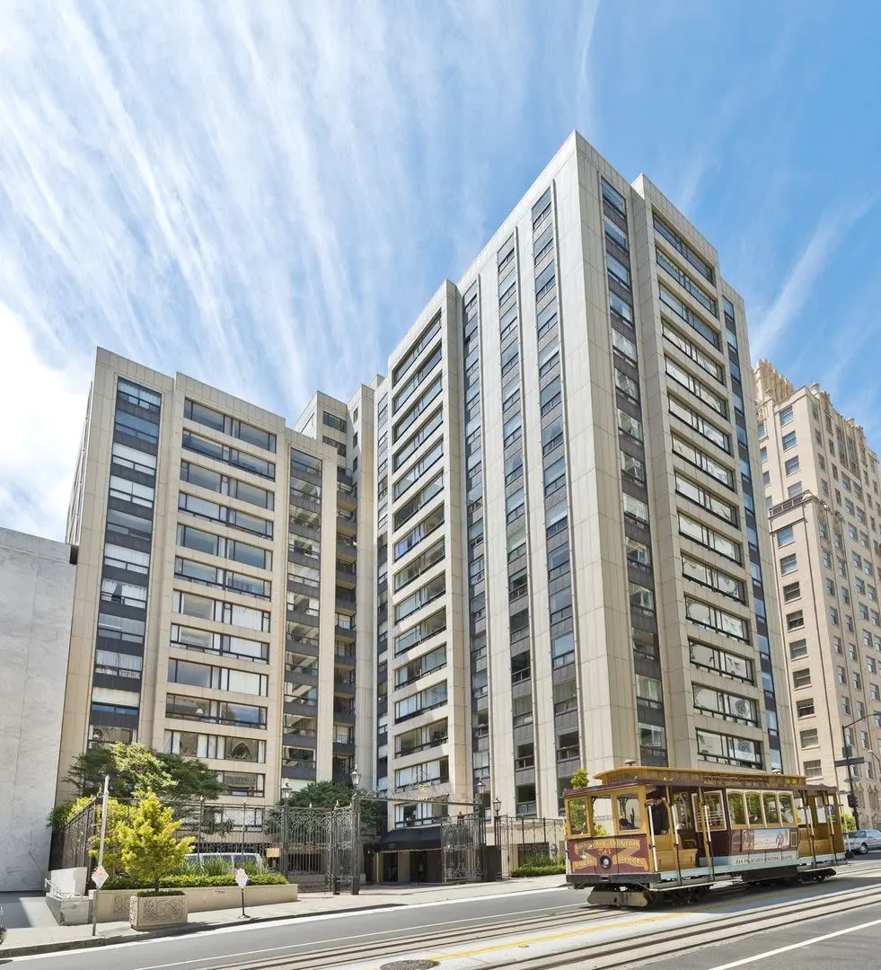 Iconic Gramercy Towers! 2 Story 2BR/2.5BA! 1,745SqFt!  VIEWS! Pool! Fitness! Pet! Parking!  Laundry!  PROGRESSIVE photo 2