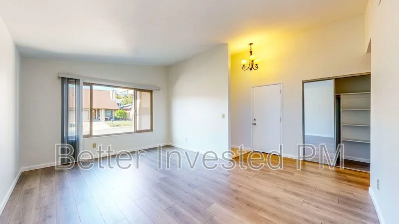 1417 Gregory Ct photo 4
