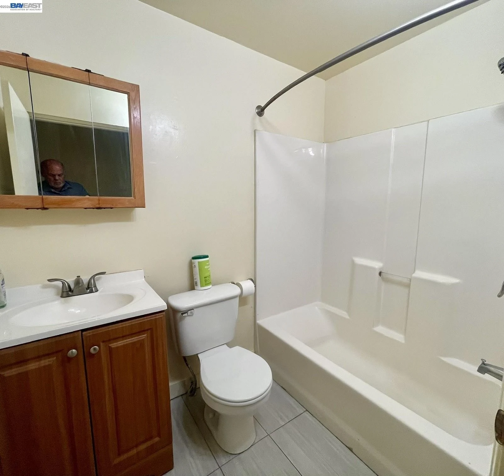 1BR/1BA Single Family House on Robey Dr · San Leandro photo 3