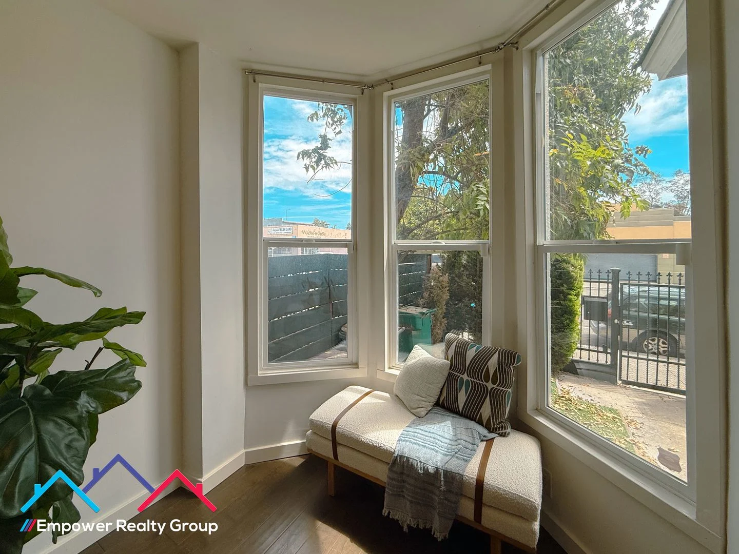 4 bed 3 bath Single-family Victorian Home in West Oakland photo 3