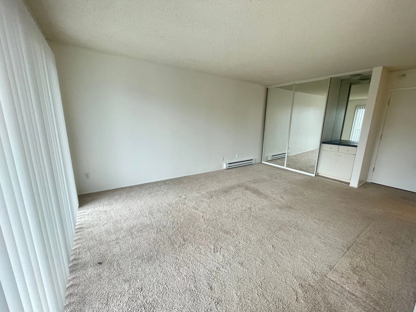 7 Commodore Dr photo 3