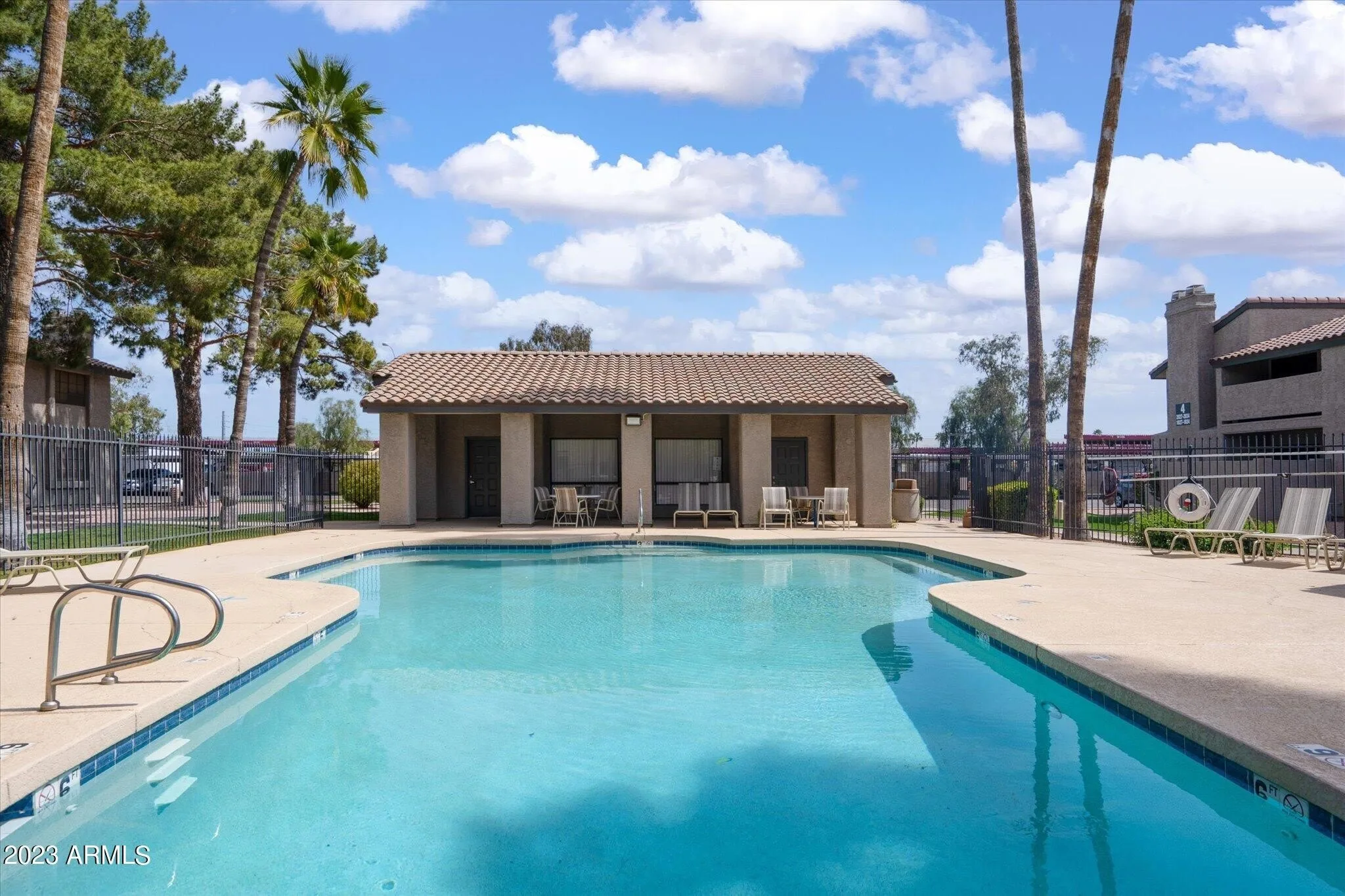 533 W Guadalupe Rd Mesa, AZ 85210 photo 4