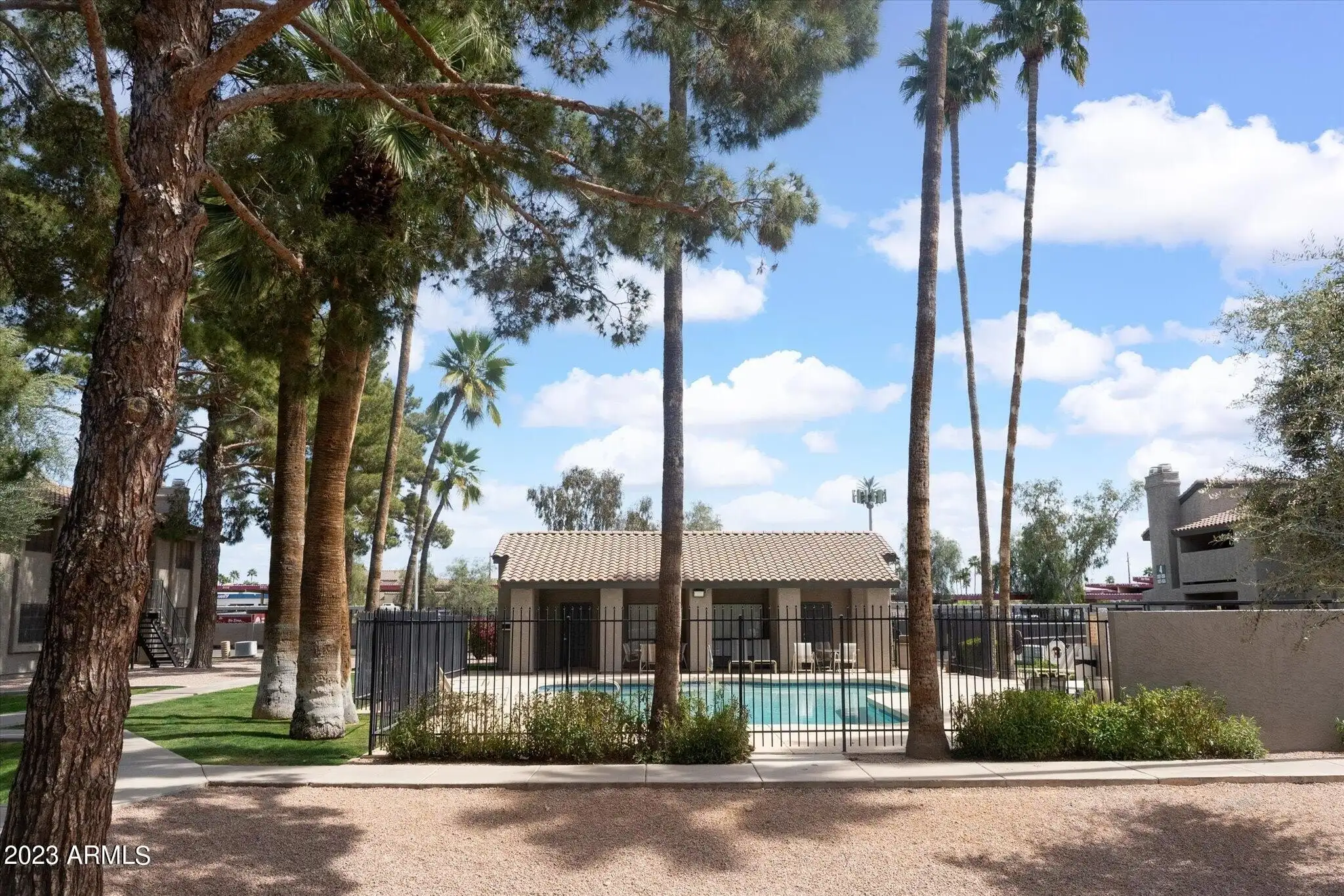 533 W Guadalupe Rd Mesa, AZ 85210 photo 3