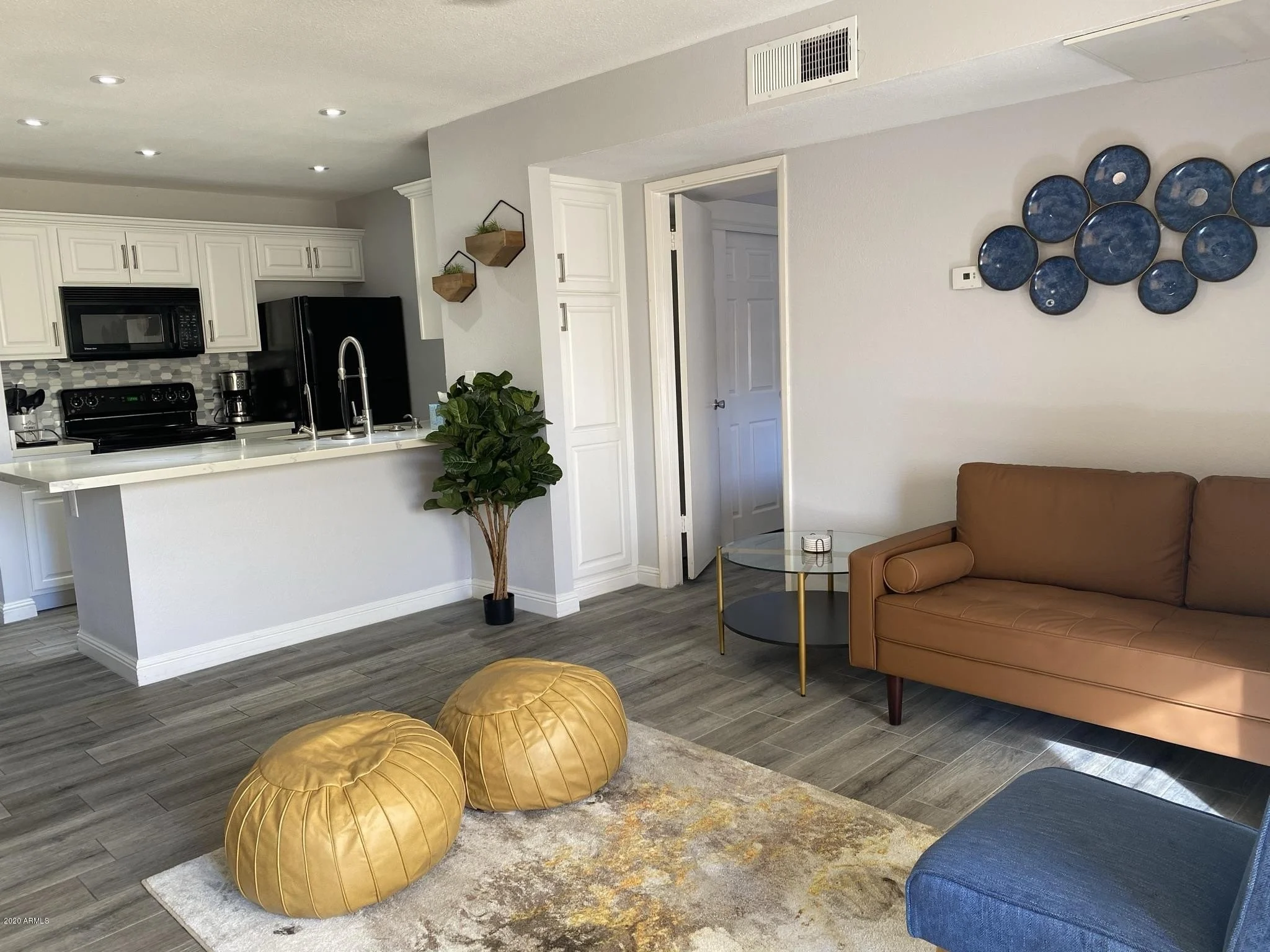 8055 E THOMAS Road photo 3