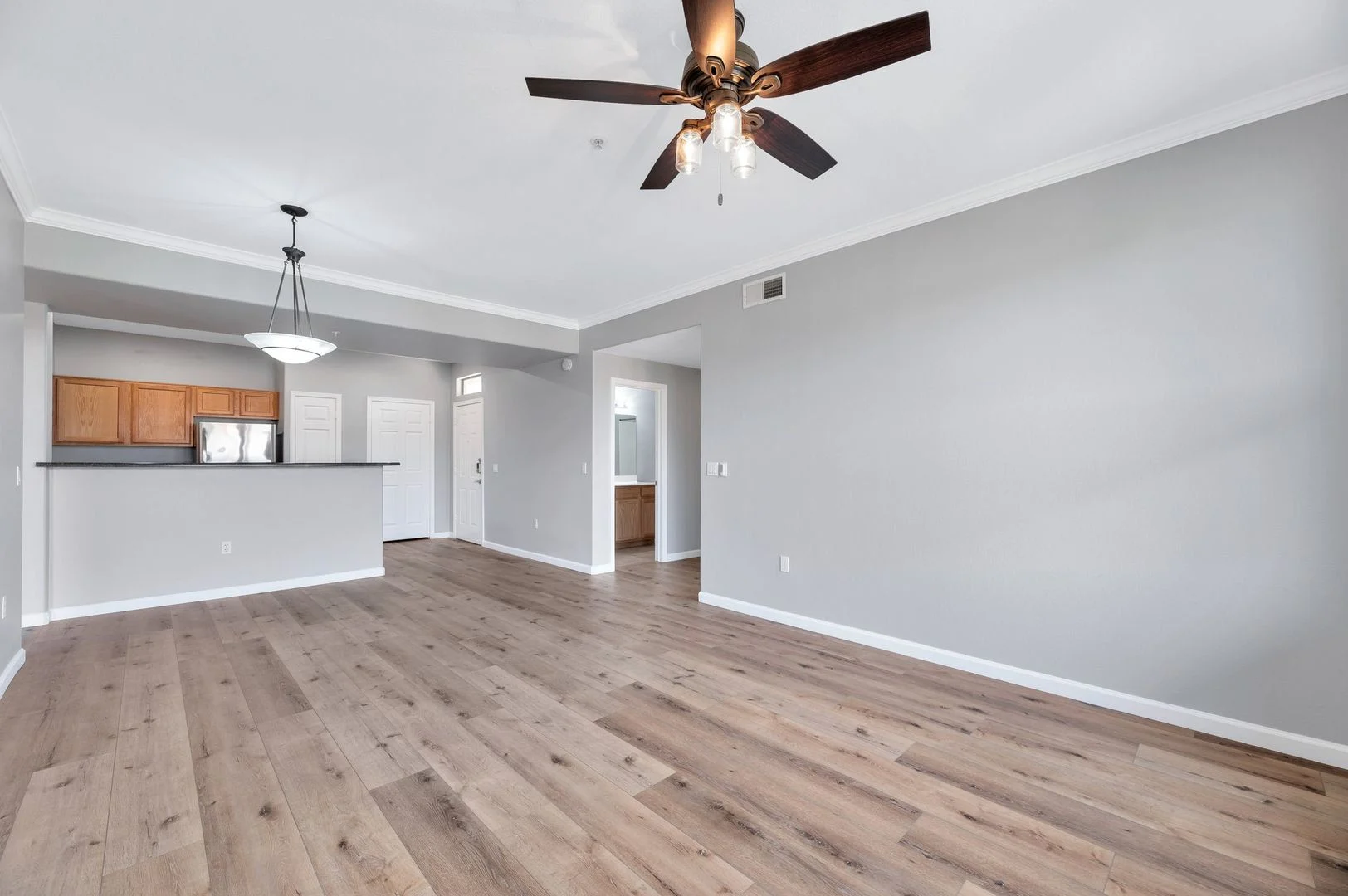 Upscale Condo in Highly Desirable Edge at Grayhawk! Available Now. photo 3