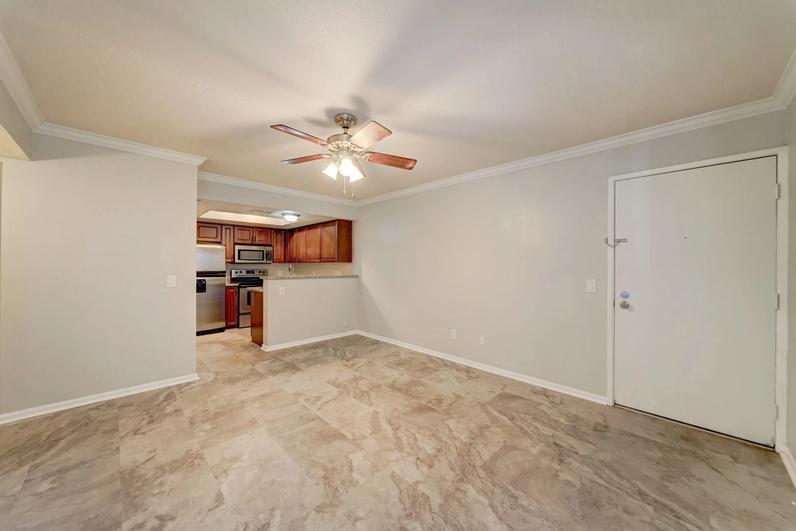 READY TO TOUR NOW! Great Townhouse with 2 Bedrooms 2 Bath! photo 2