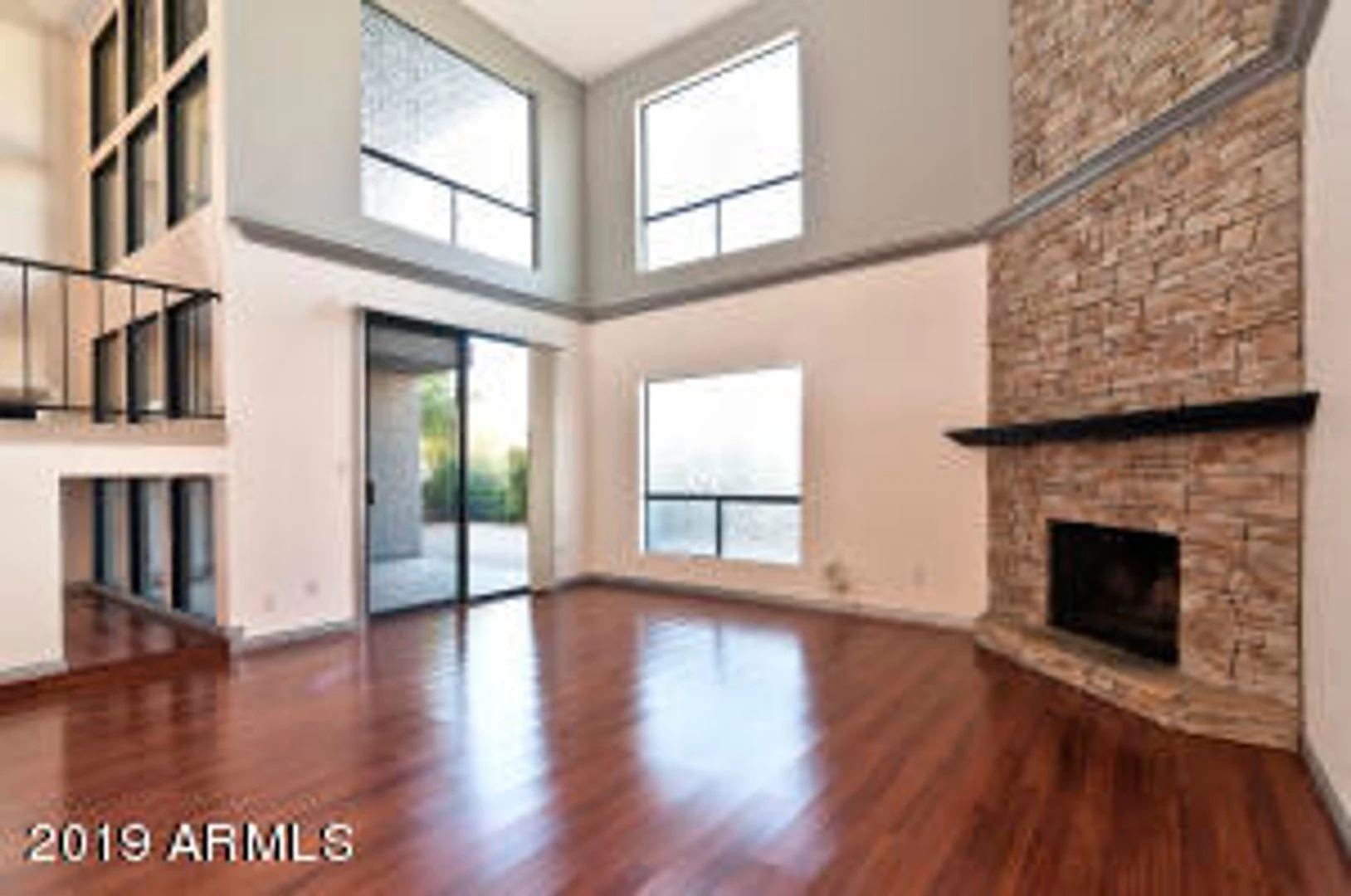 Apply Here www.realty480pm.appfolio.com/listings photo 3