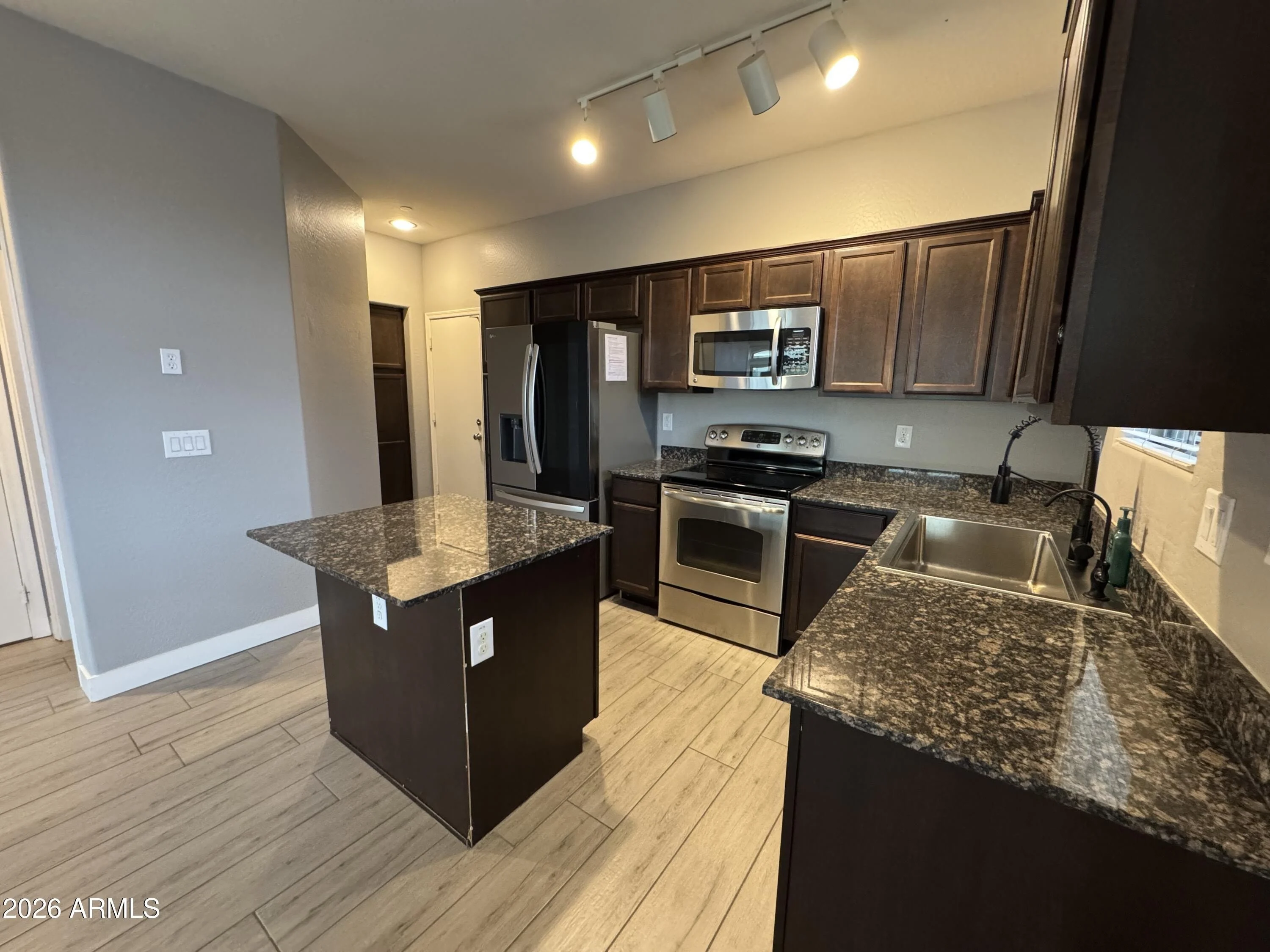 Ready To View Now! Beautiful Townhome In Great Location photo 4