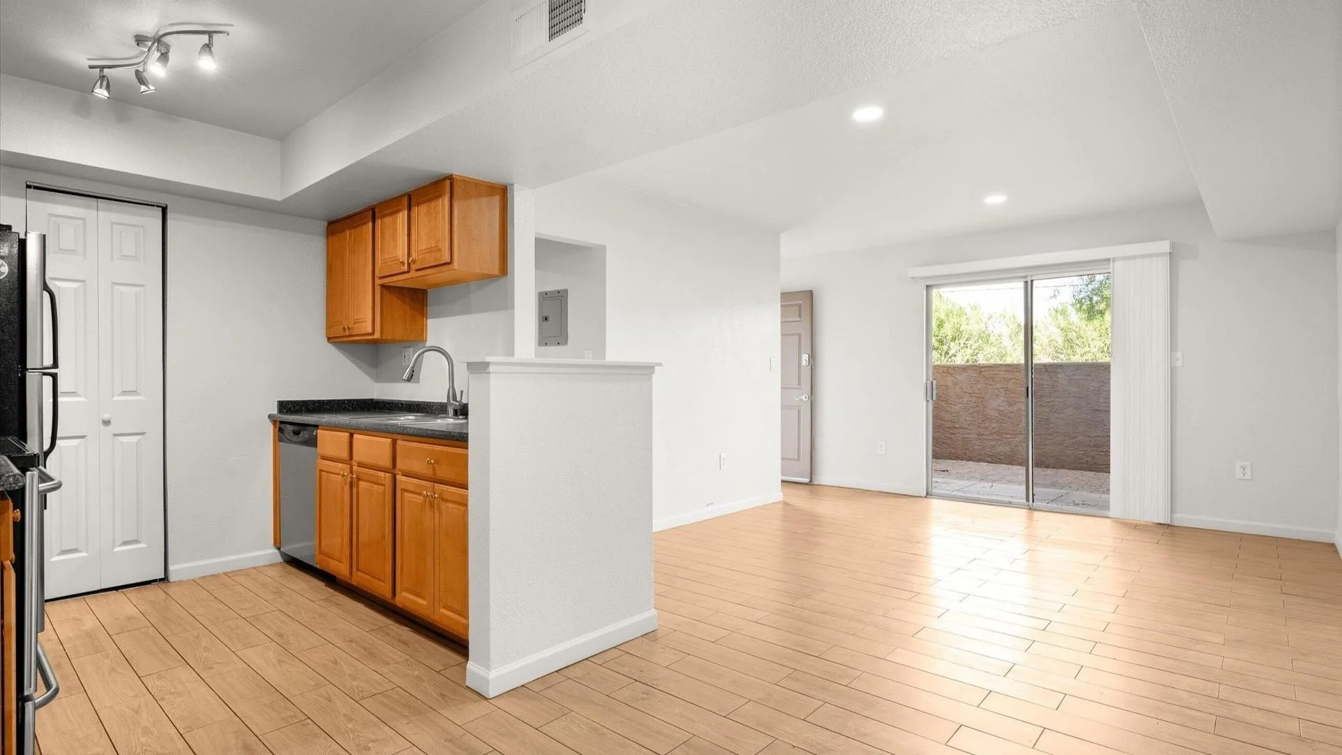 5877 N Granite Reef Rd Scottsdale, AZ 85250 photo 2
