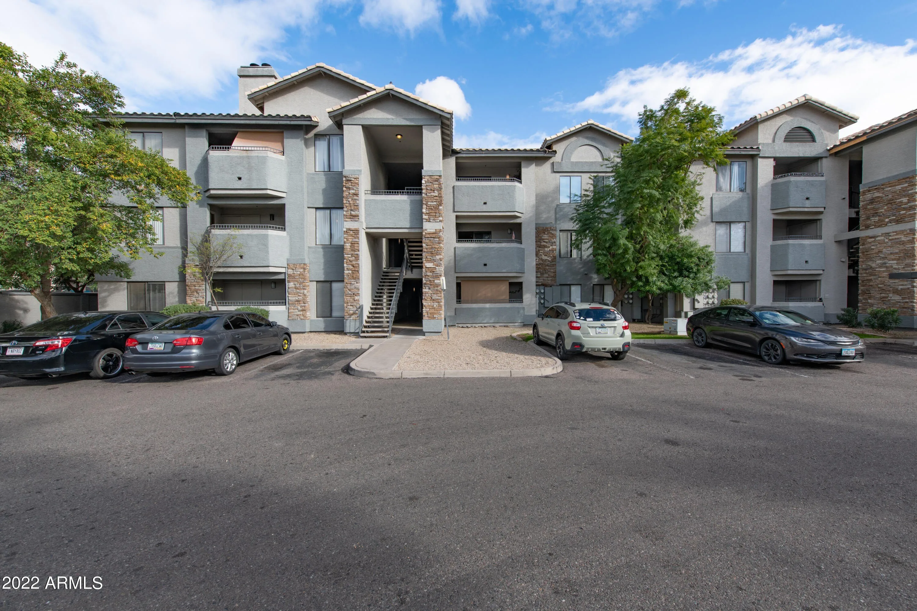 2025 E Campbell Ave photo 2