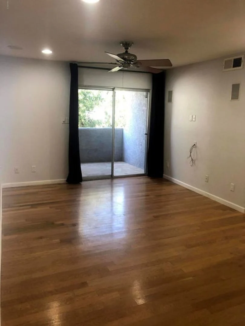 Welcome to your new cozy and spacious home! photo 5
