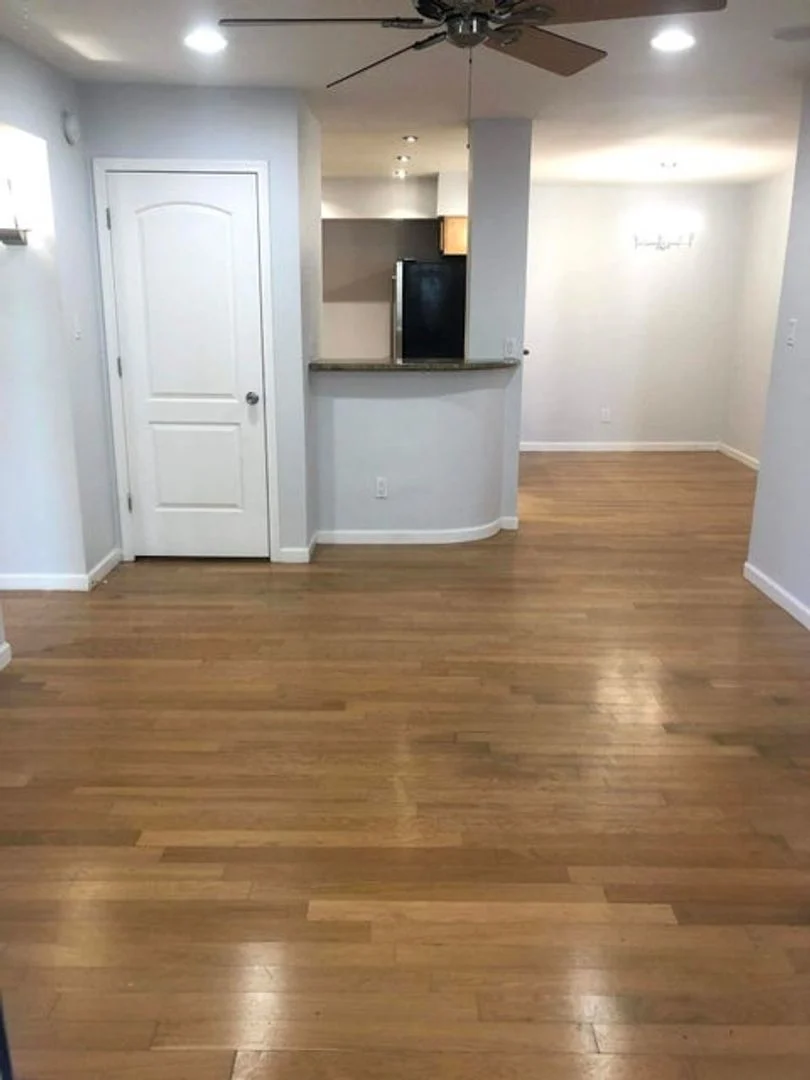Welcome to your new cozy and spacious home! photo 4
