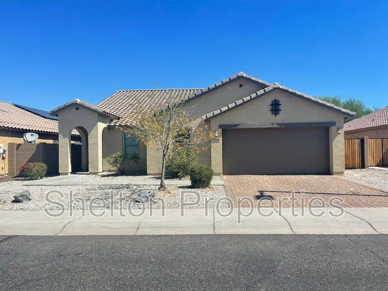 25652 W Magnolia St photo 2