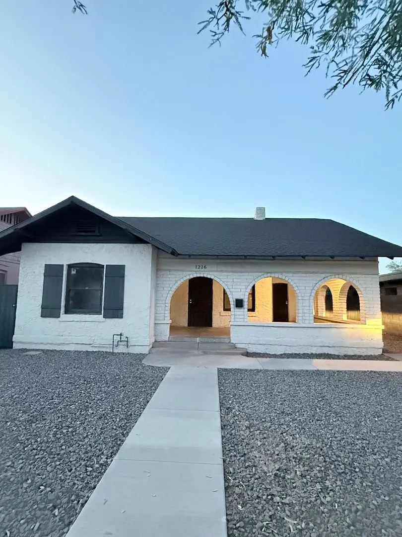 1216 E Pierce St Phoenix, AZ 85006 photo 2