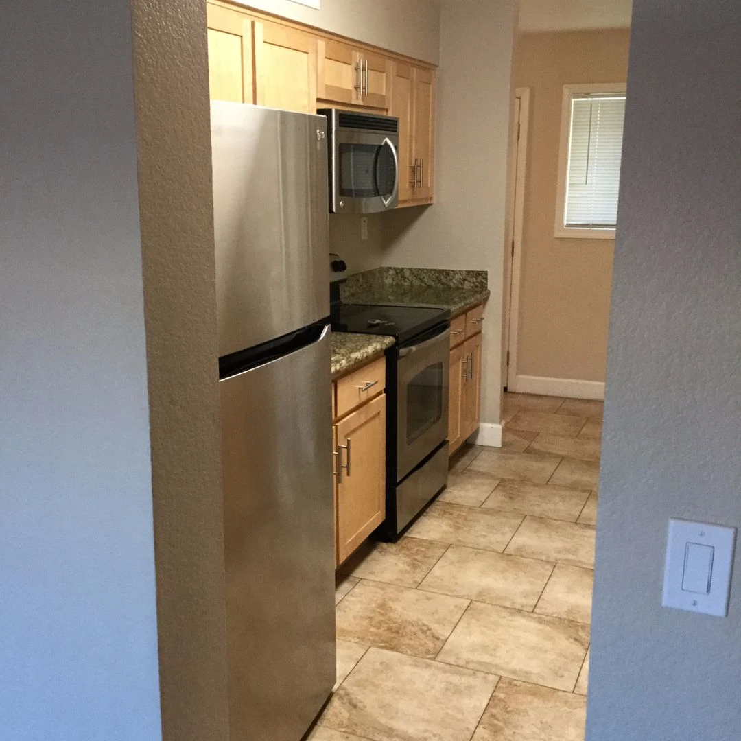 2 Bd, 2.5 Ba Townhouse With Pool And In-unit W/d photo 3