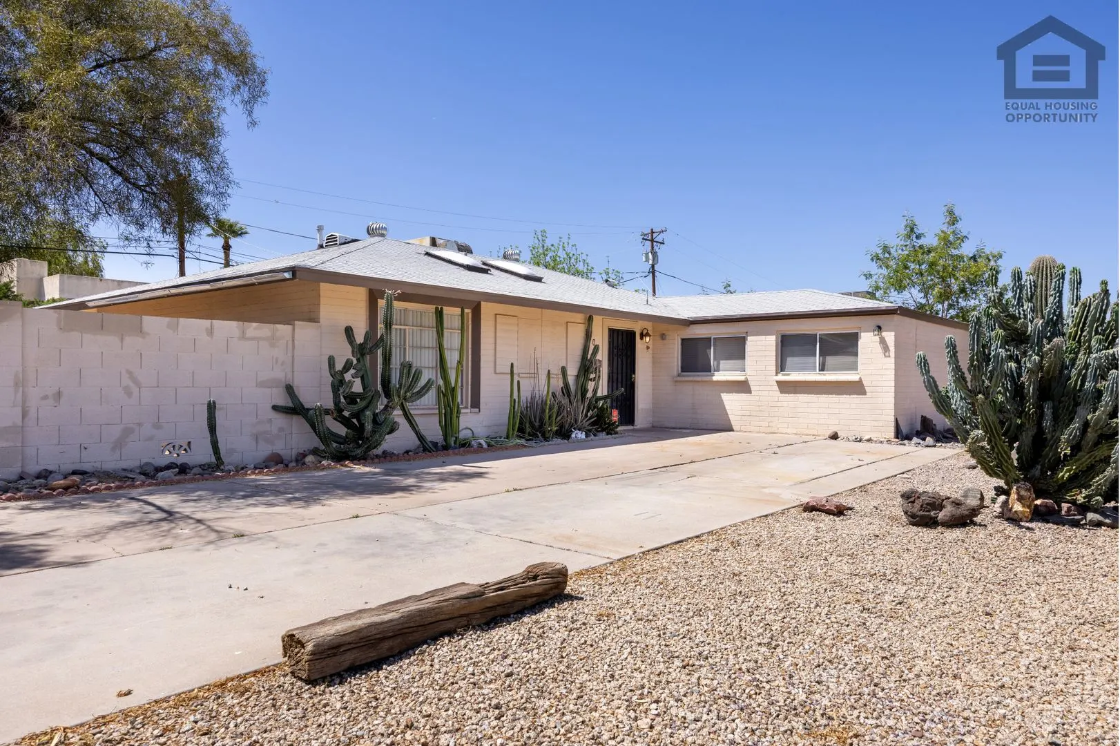 3Bed House At 19th Ave/camelback! Move-in Ready On 06/18/2026! -- No Hoa! Corner Lot! photo 2