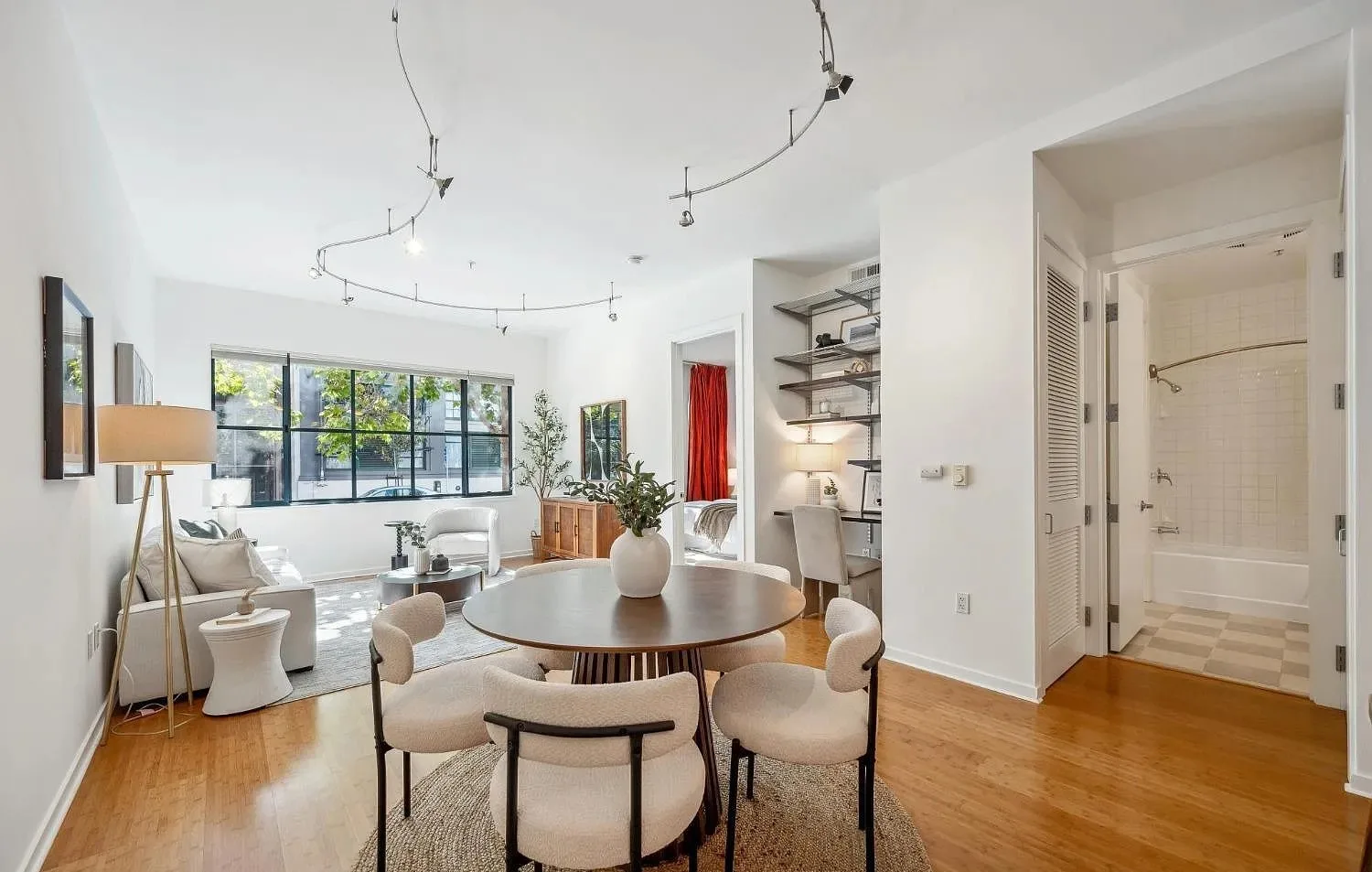 Bright 1-bedroom Condo