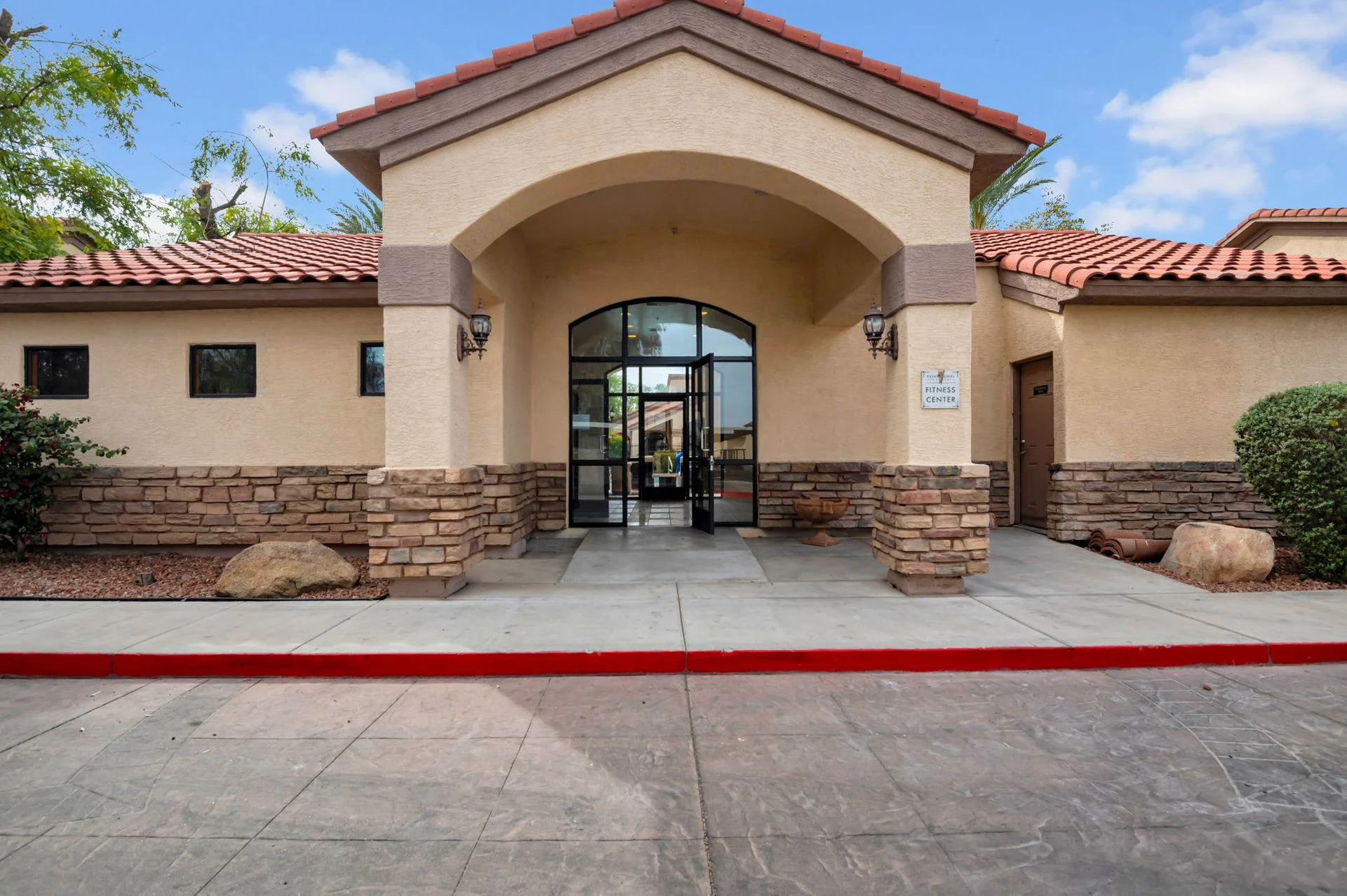 Desert Jewel Apartments photo 3