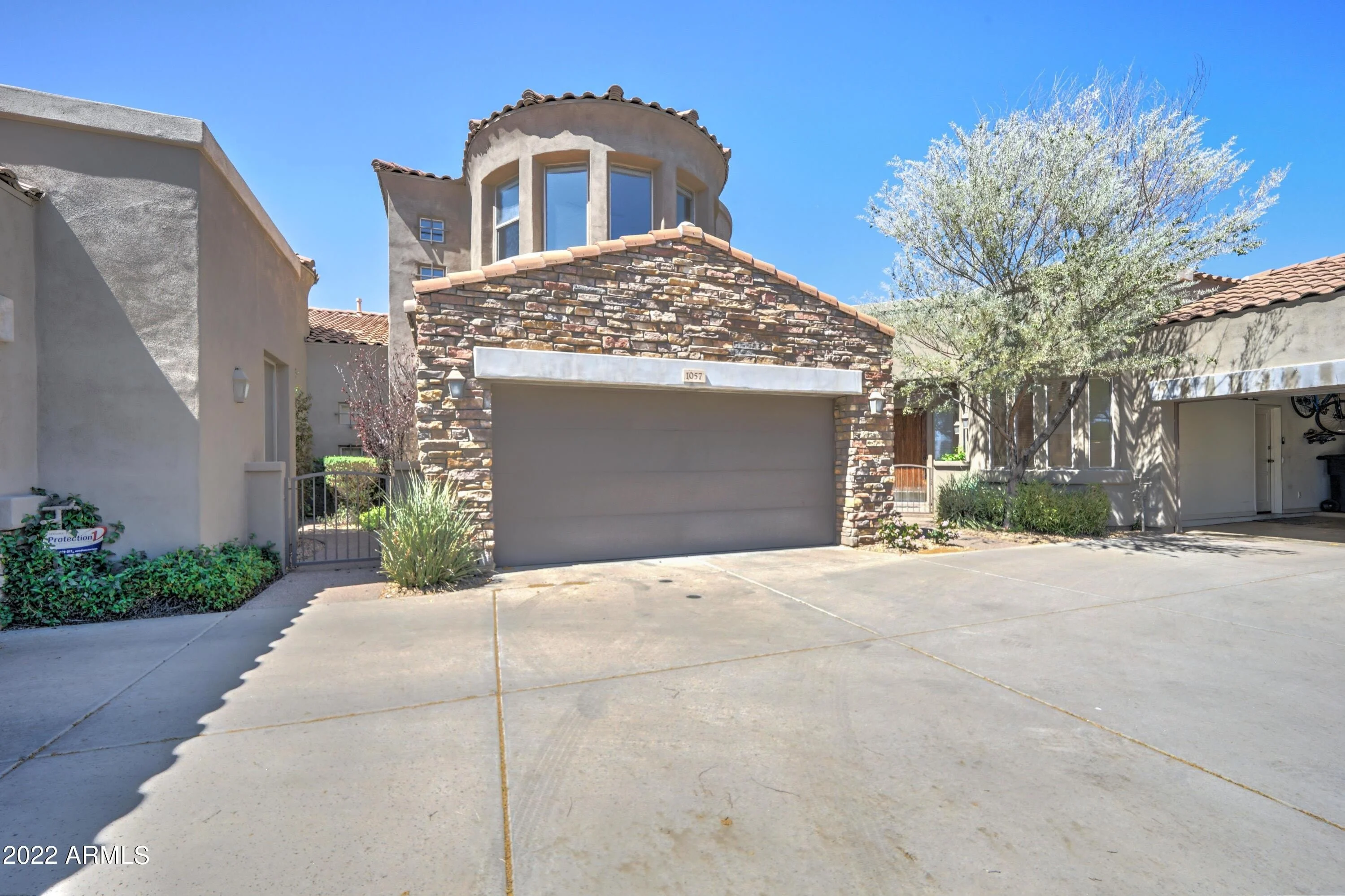 19475 N GRAYHAWK Drive photo 2