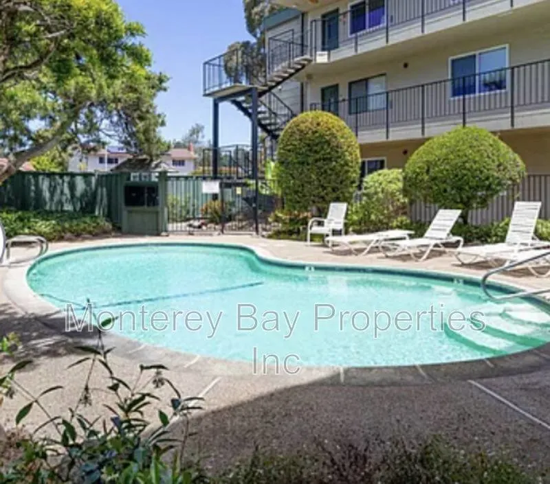825 Balboa Ave Capitola, CA 95010 photo 4