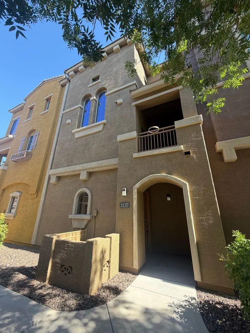 Modern Townhome Living in Chandler – Comfort  Convenience in One photo 3