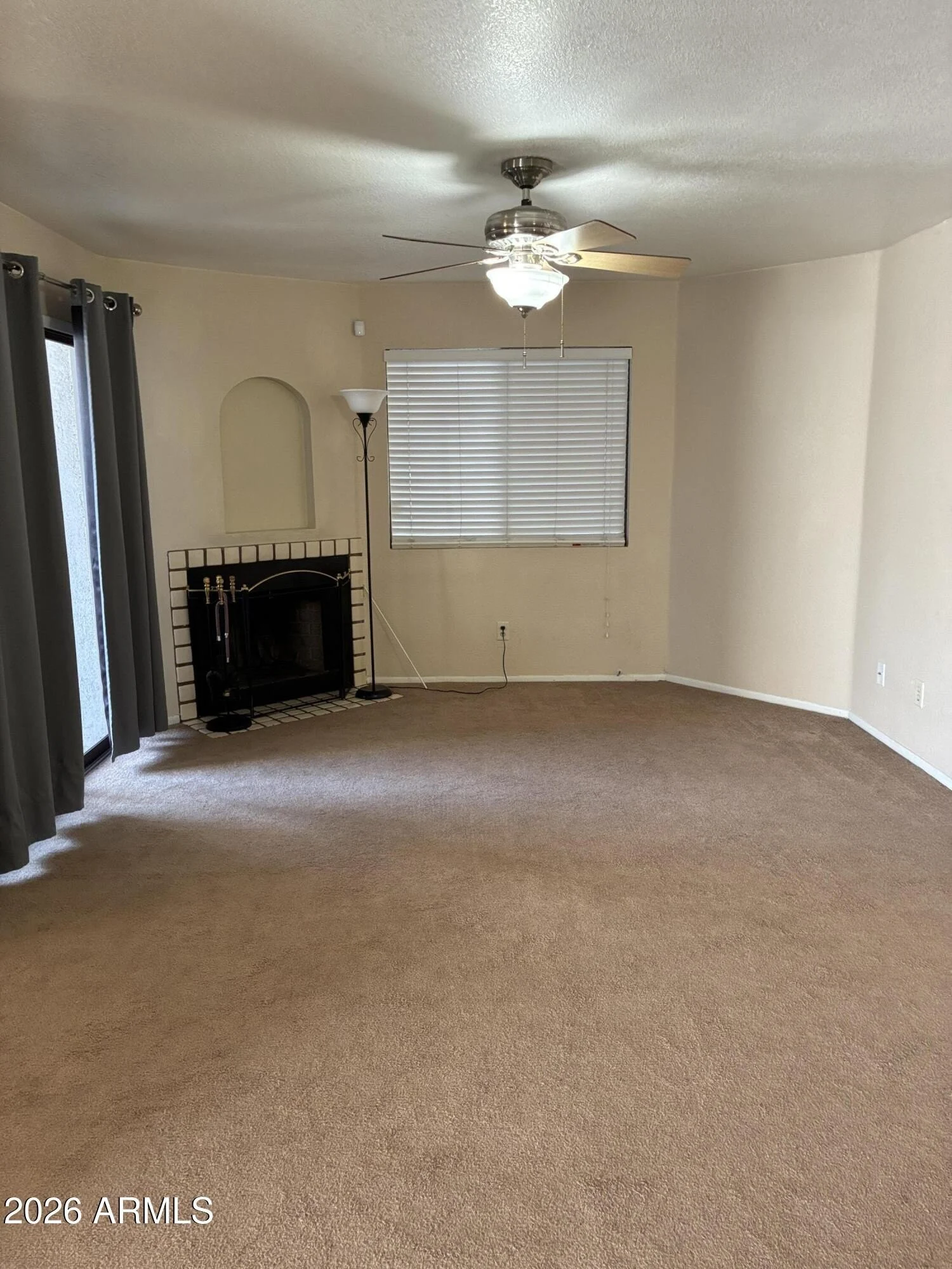 1800 W Elliot Rd photo 2