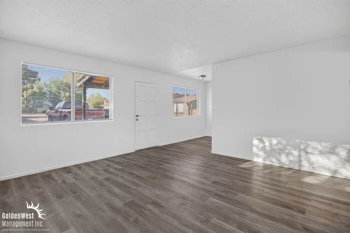 2209 W Belmont Ave unit 5 photo 4