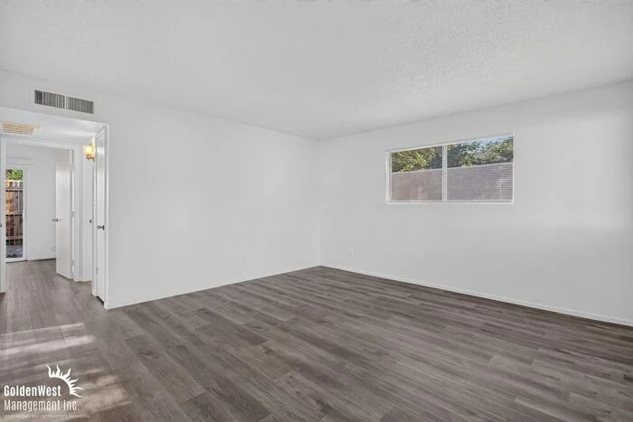 2209 W Belmont Ave unit 5 photo 2