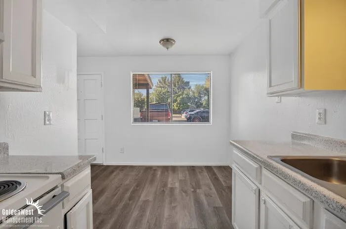 2209 W Belmont Ave unit 5 photo 5