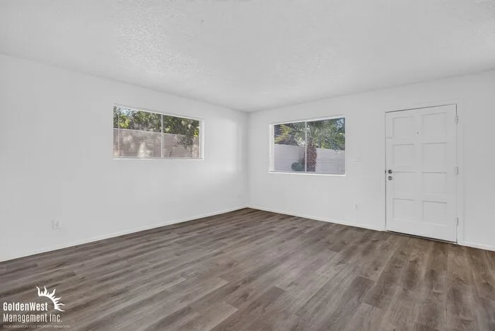 2209 W Belmont Ave unit 5 photo 3
