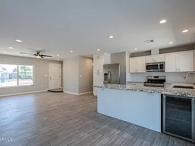 1004 West Fogal Way photo 2