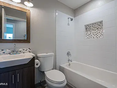 1004 West Fogal Way photo 4