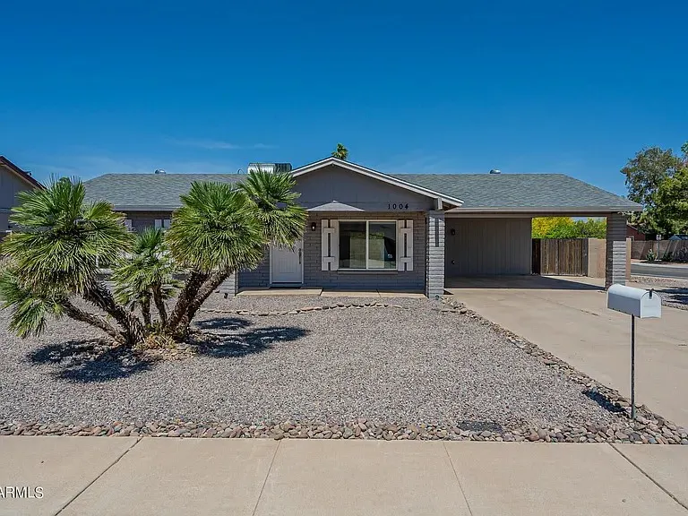 1004 West Fogal Way photo 3