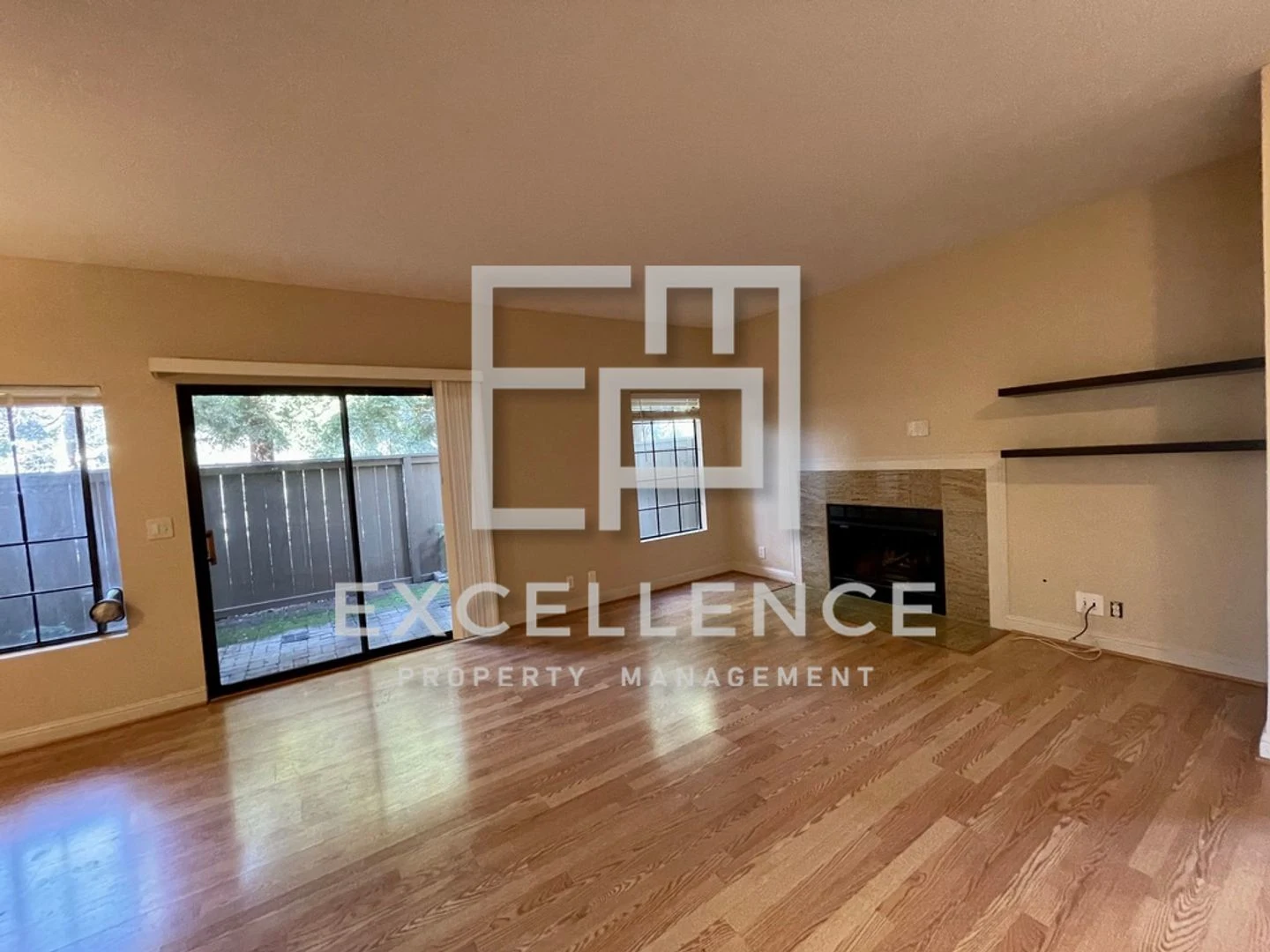 2/2 Condo With 1 Car Garage, Wrap Around Patio, Fireplace, Granite Kitchen And Community Pool photo 5
