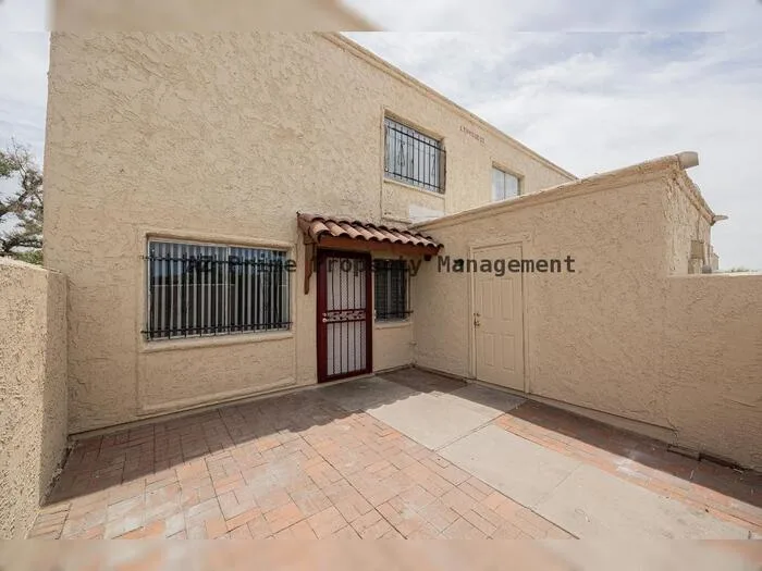 5414 W Lynwood St Phoenix, AZ 85043 photo 2