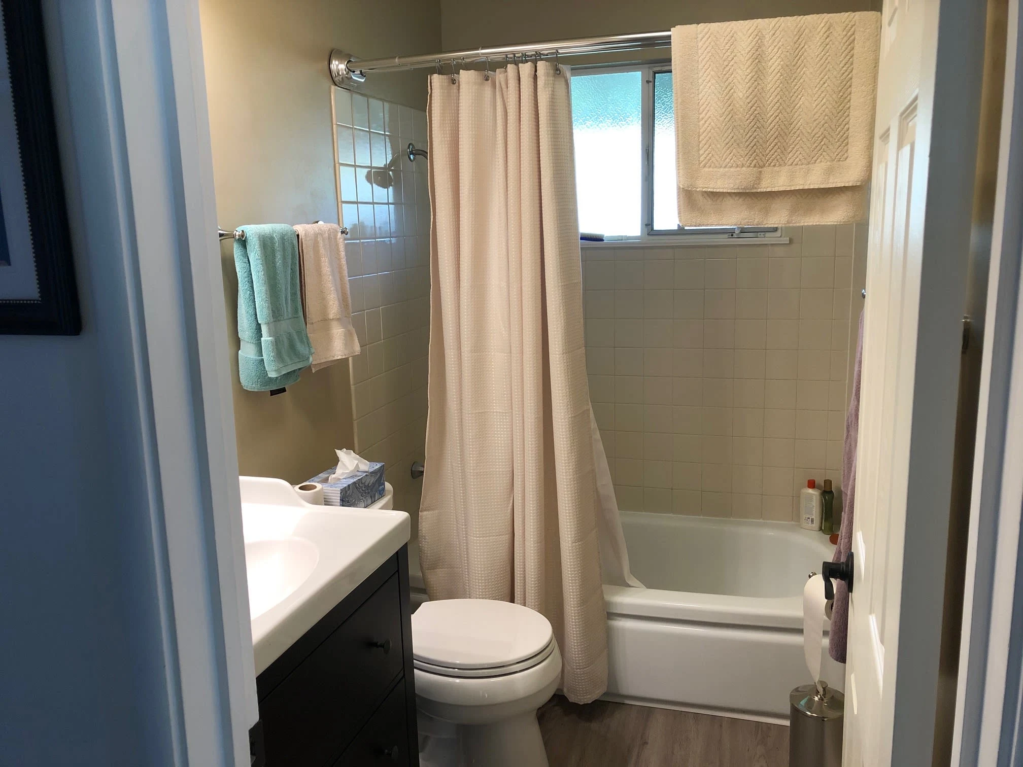 2324 Doidge Avenue, Unit Sunny Room In House. Rental photo 2